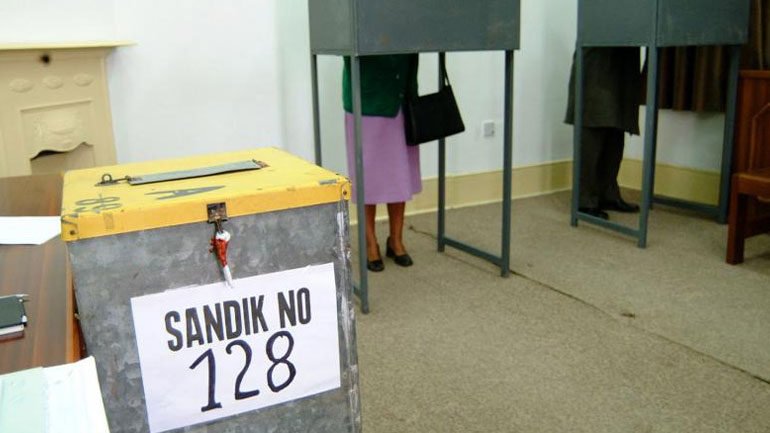 Κύπρος: Έρογλου και Ακιντσί αρχίζουν επαφές ενόψει του β΄ γύρου των εκλογών